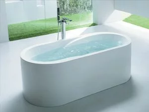 Freistehende Badewanne - Eine moderne freistehende Badewanne sieht schick aus und ist das Highlight in jedem Badezimmer.