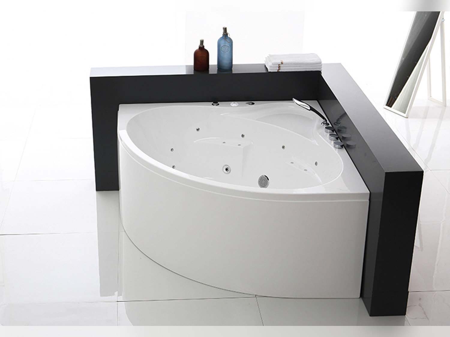 Whirlpool 140cm Eck-Badewanne PRO.A1903